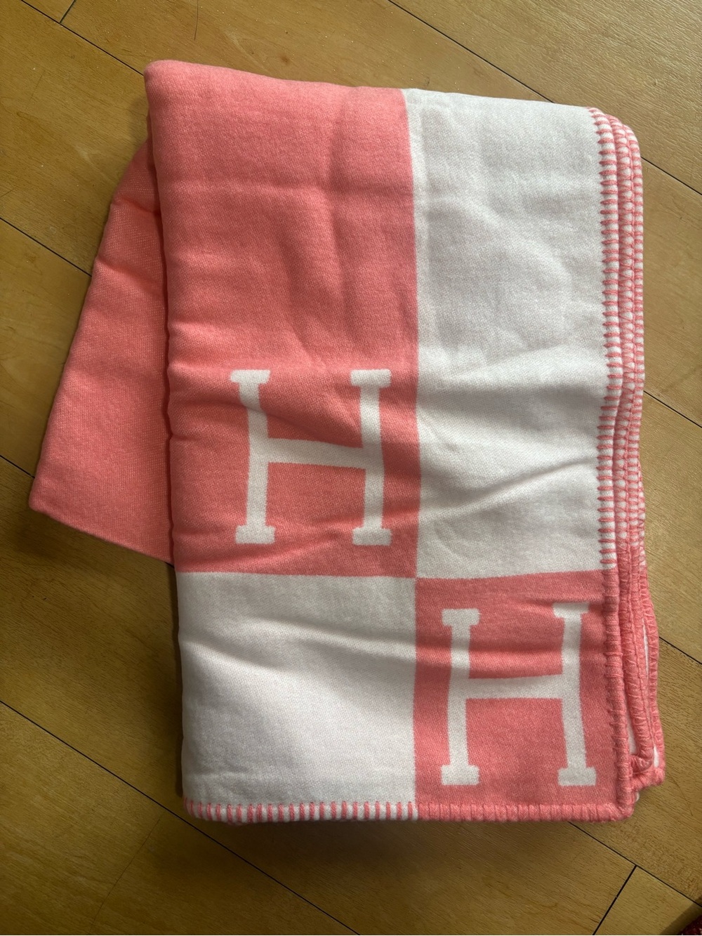 NWT Pink and White H-Block Knit Throw Blanket